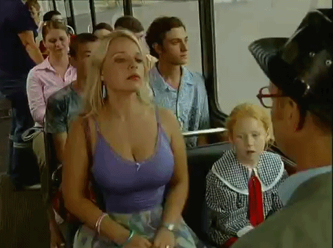 W autobusie.
