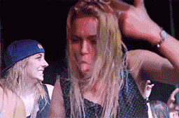 Troche powyginalo  