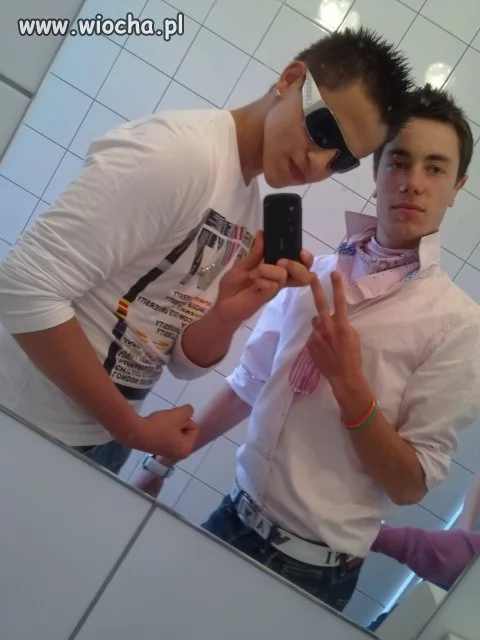 Siema laski, mamy po 15 lat, ale dobre z nas kozaki Siema laski, mamy po 15 lat, ale dobre z nas kozaki